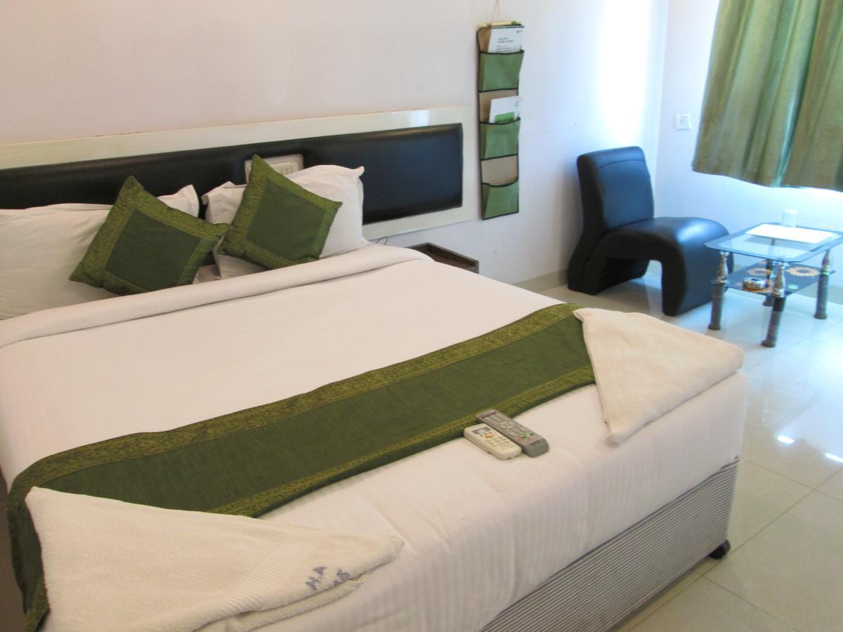 Arihant Hotel Hyderabad Exterior foto