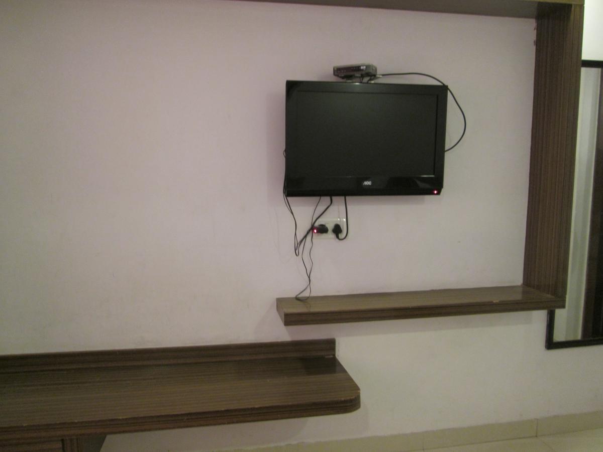 Arihant Hotel Hyderabad Exterior foto